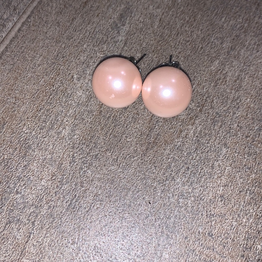 Pink pearl earrings